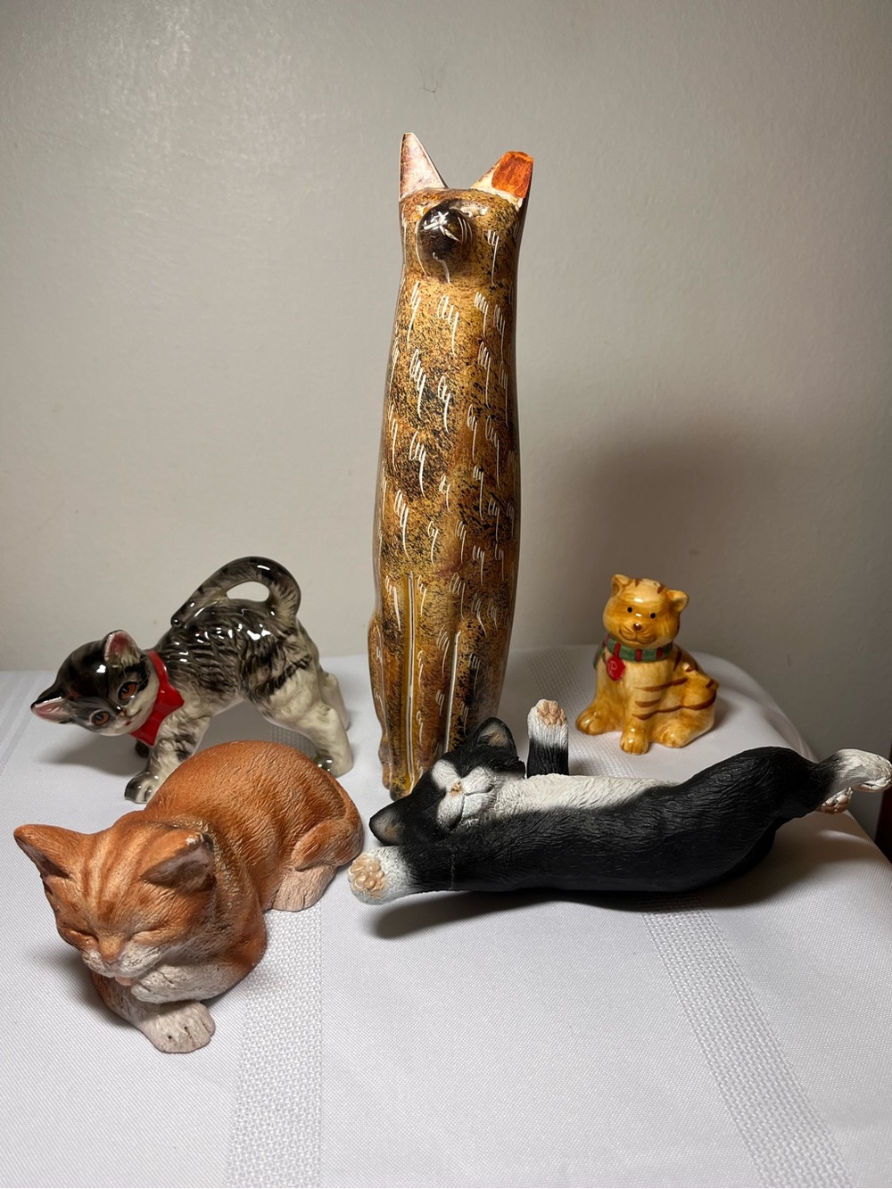 Decorative Cat Figurine Set
Five figurines
Some chips or repairs